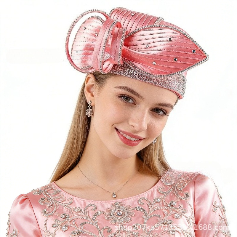 High End Women'S Formal Wear - Kobieta Elegancki Kapelusz z Cyrkoniami na